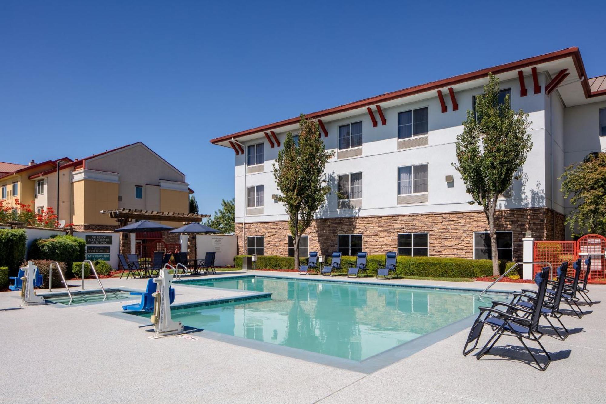 Holiday Inn Express Turlock By Ihg Εξωτερικό φωτογραφία