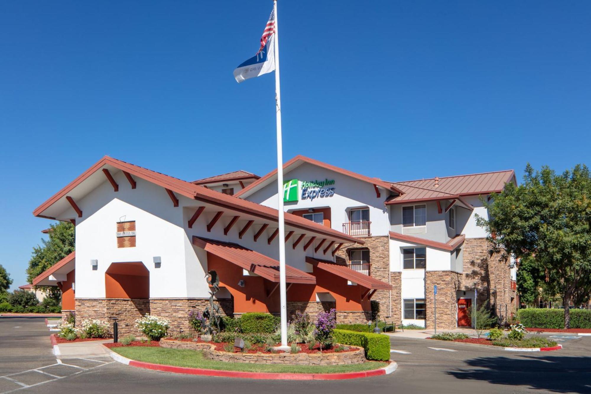 Holiday Inn Express Turlock By Ihg Εξωτερικό φωτογραφία