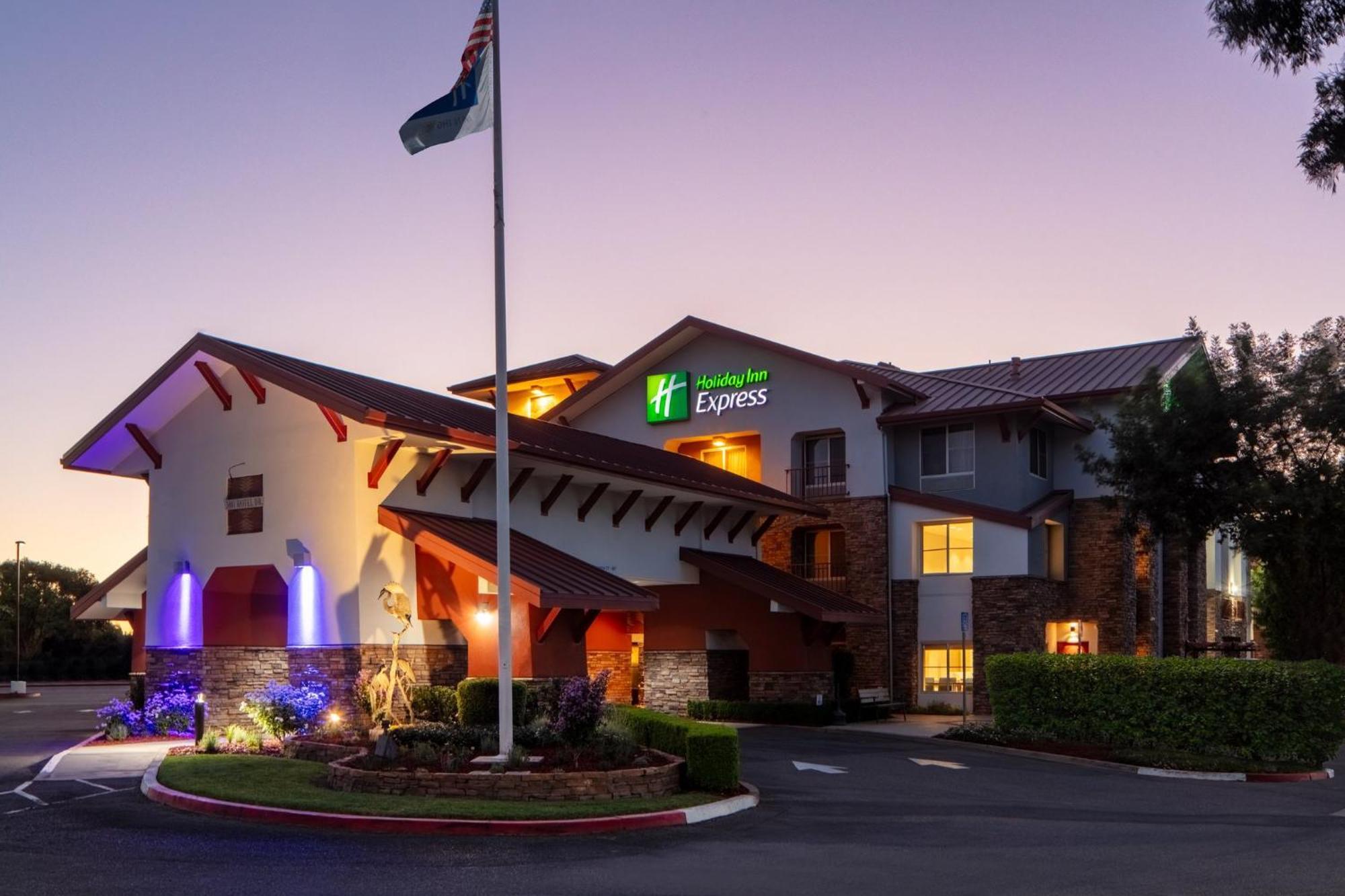 Holiday Inn Express Turlock By Ihg Εξωτερικό φωτογραφία