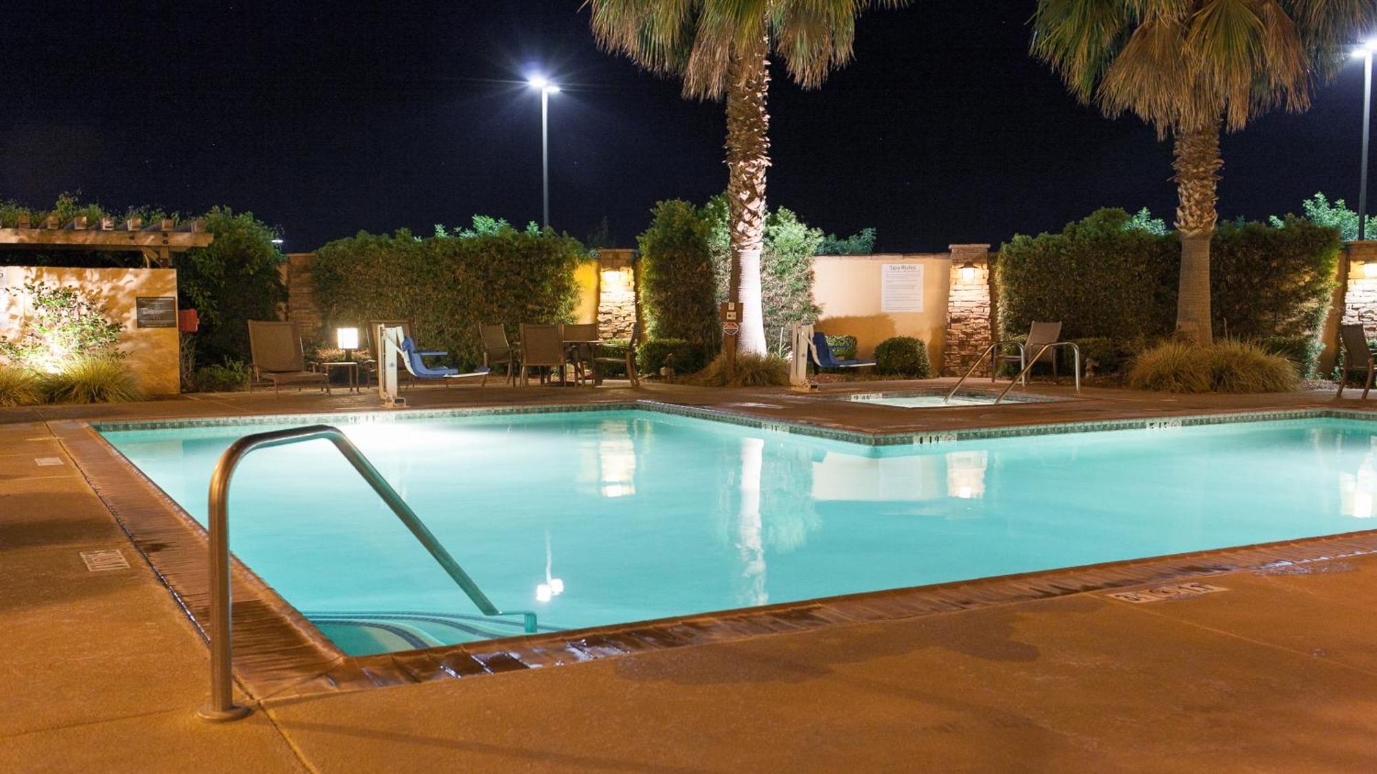 Holiday Inn Express Turlock By Ihg Εξωτερικό φωτογραφία
