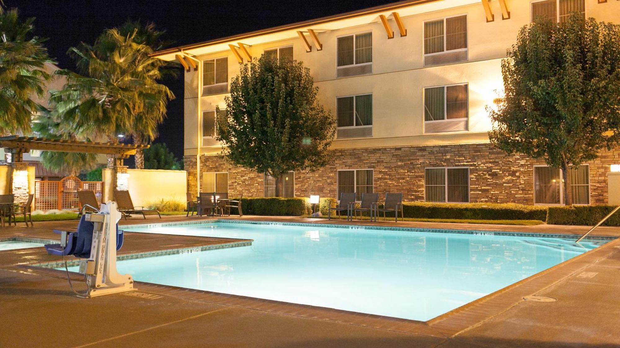 Holiday Inn Express Turlock By Ihg Εξωτερικό φωτογραφία