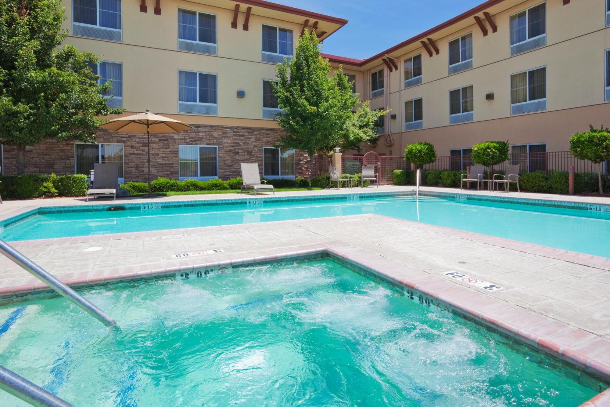 Holiday Inn Express Turlock By Ihg Εξωτερικό φωτογραφία