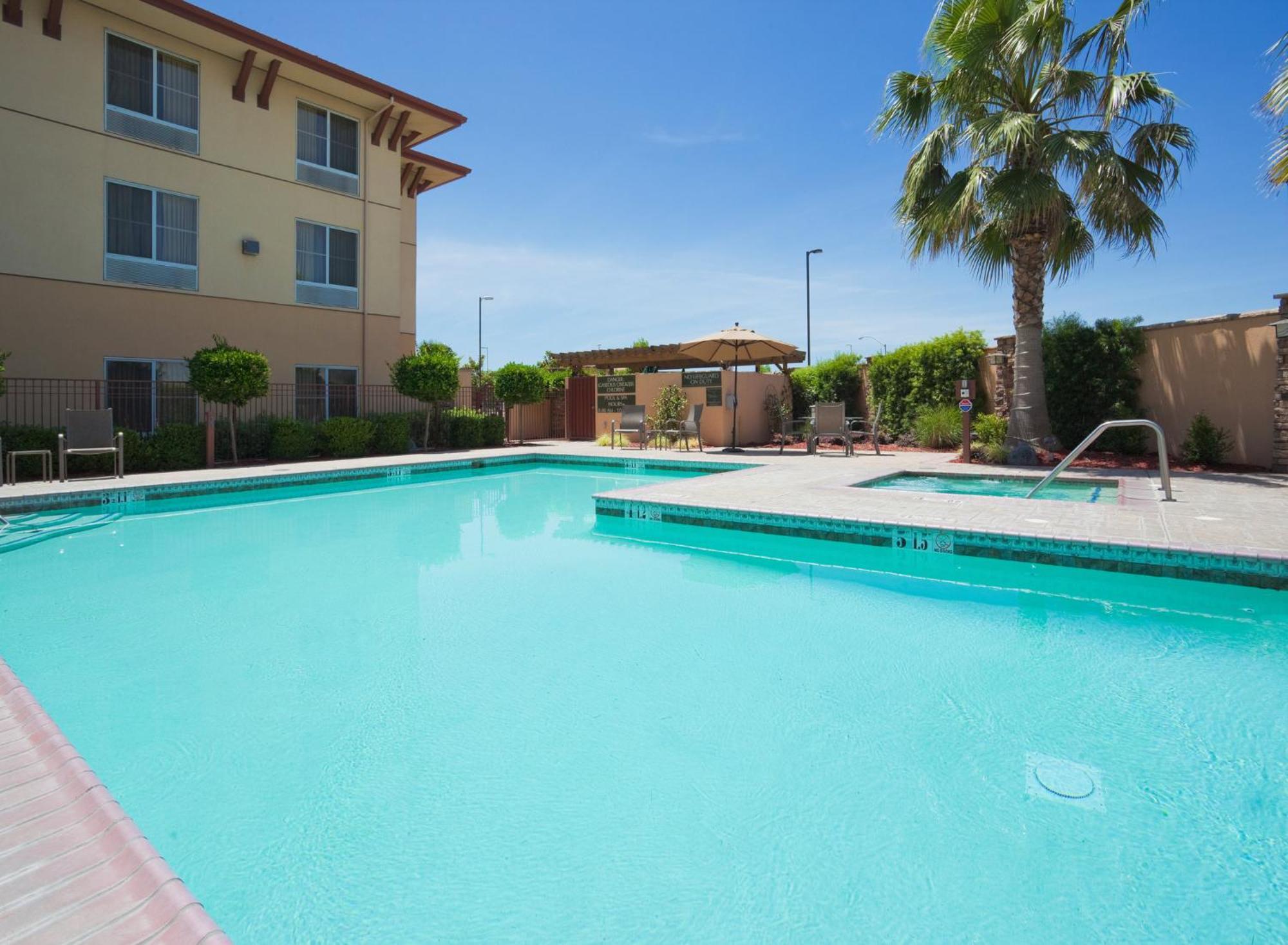 Holiday Inn Express Turlock By Ihg Εξωτερικό φωτογραφία